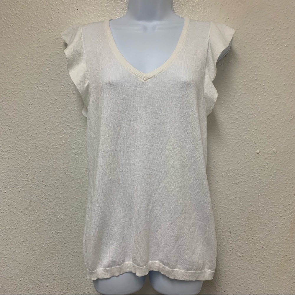 Cable & Gauge Ruffle Sleeve White Top Blouse Women’s Size Medium Soft Knit Vneck